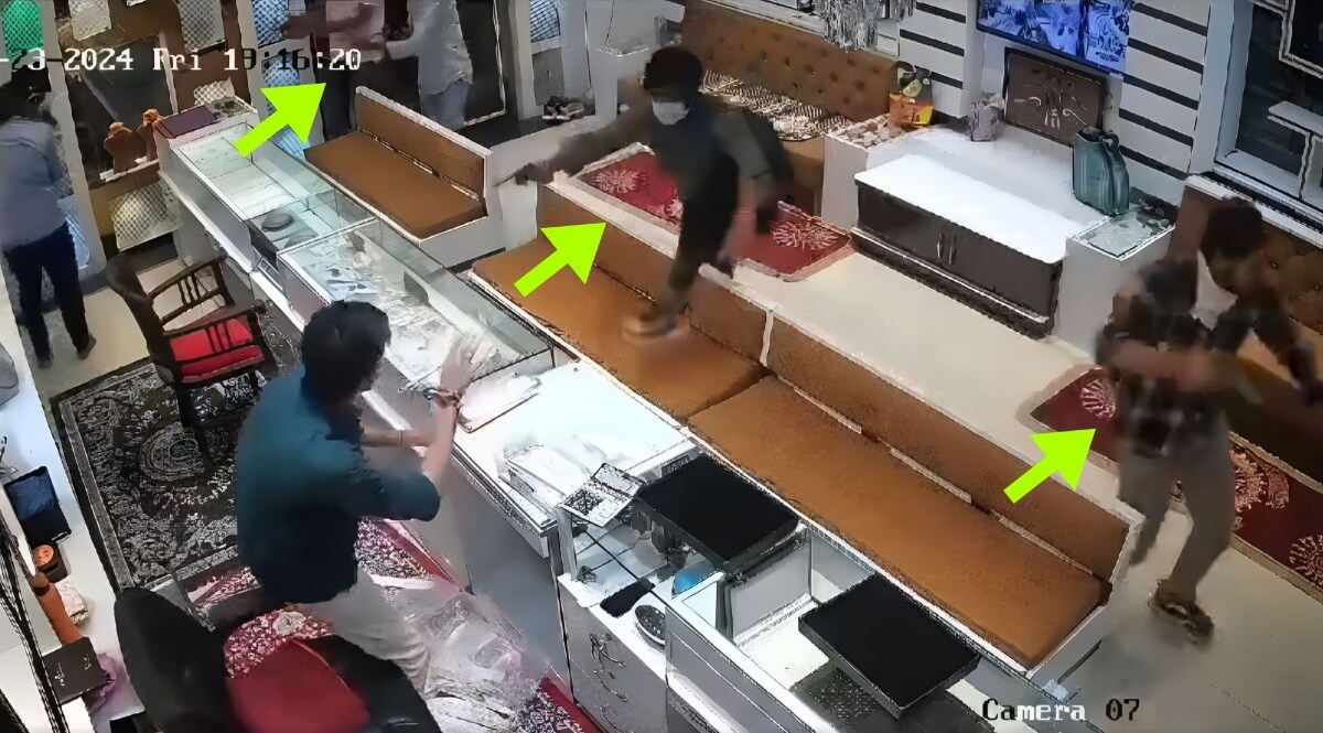 भिवाड़ी ज्वेलरी शॉप में डकैती का लाइव VIDEO आया सामने, डकैतों ने गोली मारकर की हत्या, देखकर उड़ जाएंगे आपके होश CrimeTak