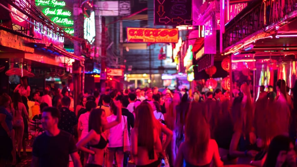 न टिकट हुई मुफ्त, न होटल हैं फ्री, फिर क्यों धड़ाधड़ बैंकॉक जा रहे हैं इंडियन? जानें क्या है माजरा.. ये हैं 5 बड़ी वजह न टिकट हुई मुफ्त, न होटल हैं फ्री, फिर क्यों धड़ाधड़ बैंकॉक जा रहे हैं इंडियन? जानें क्या है माजरा.. ये हैं 5 बड़ी वजह