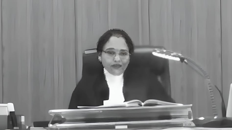 ’12 हजार कमाता है, 10 हजार बेटे को देता है, ये जिएगा कैसे?’ पत्नी मांग रही थी पैसे तो जज ने पूछा सवाल ’12 हजार कमाता है, 10 हजार बेटे को देता है, ये जिएगा कैसे?’ पत्नी मांग रही थी पैसे तो जज ने पूछा सवाल