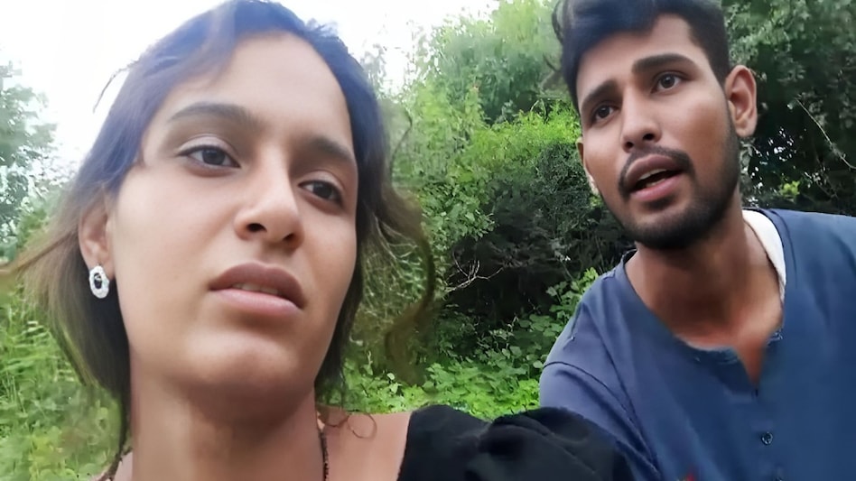 गर्भवती बहू ने ससुराल वालों पर किया केस, ससुर ने की आत्महत्या, 2 दिन बाद बेटा-बहू ने की खुदकुशी, मरने से पहले वीडियो बनाकर कही ये बात गर्भवती बहू ने ससुराल वालों पर किया केस, ससुर ने की आत्महत्या, 2 दिन बाद बेटा-बहू ने की खुदकुशी, मरने से पहले वीडियो बनाकर कही ये बात