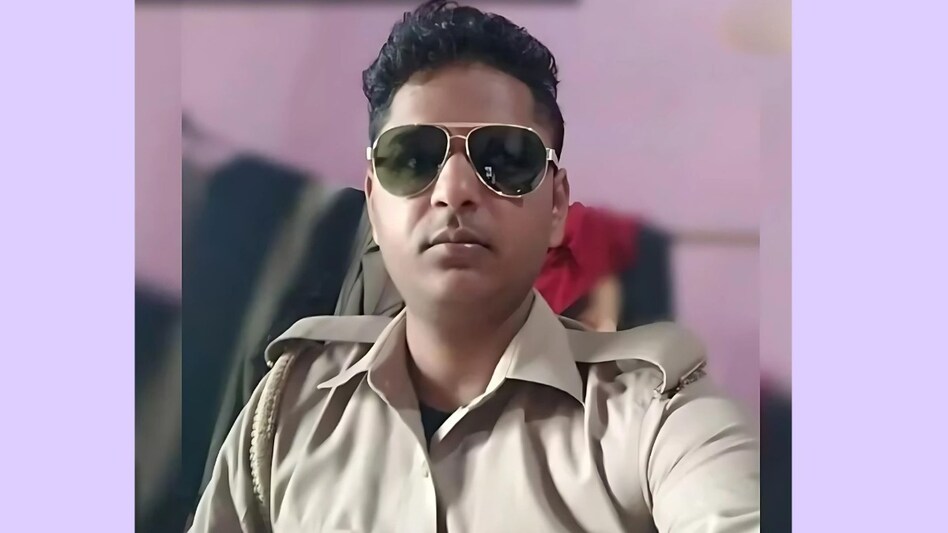 पुलिसवाले ने बीवी को वीडियो कॉल किया फिर कुछ बात की और उठाया खौफनाक कदम, बंदूक निकाल खुद को मारी गोली पुलिसवाले ने बीवी को वीडियो कॉल किया फिर कुछ बात की और उठाया खौफनाक कदम, बंदूक निकाल खुद को मारी गोली