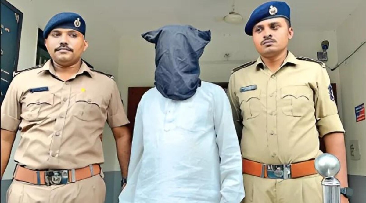 मां ने बच्ची को प्रिंसिपल के साथ भेजा स्कूल, पर स्कूल नहीं पहुंची बच्ची, क्लास में मिली सिर्फ चप्पल और बैग, दिल दहला देगा इस स्कूल का खौफनाक सच CrimeTak