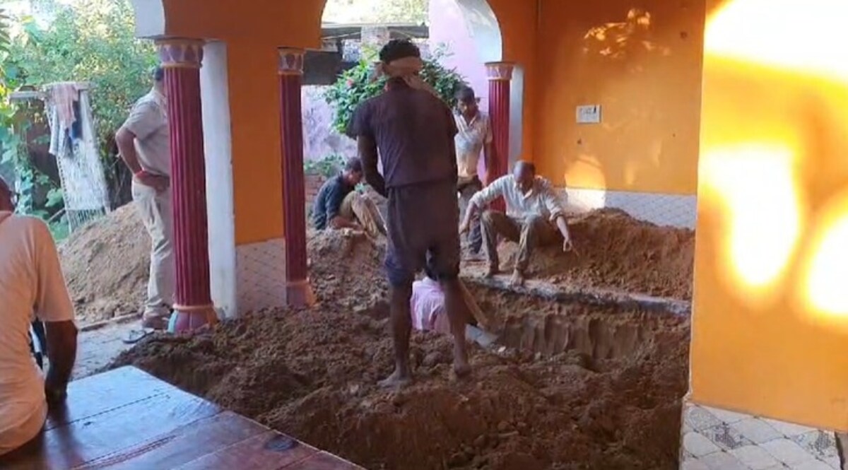 इसके आगे तो 'दृश्यम' भी फेल है! 30 साल पहले पत्नी और बेटों ने शख्स को मारकर घर में किया था दफन, अब खुला राज Hathras