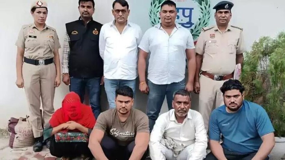 प्यार का जाल फेंककर फंसाती है ये बाला, फिर ऐंठे 33 लाख रुपए, मीठी-मीठी बातें करके कइयों की जेब कर चुकी है खाली प्यार का जाल फेंककर फंसाती है ये बाला, फिर ऐंठे 33 लाख रुपए, मीठी-मीठी बातें करके कइयों की जेब कर चुकी है खाली