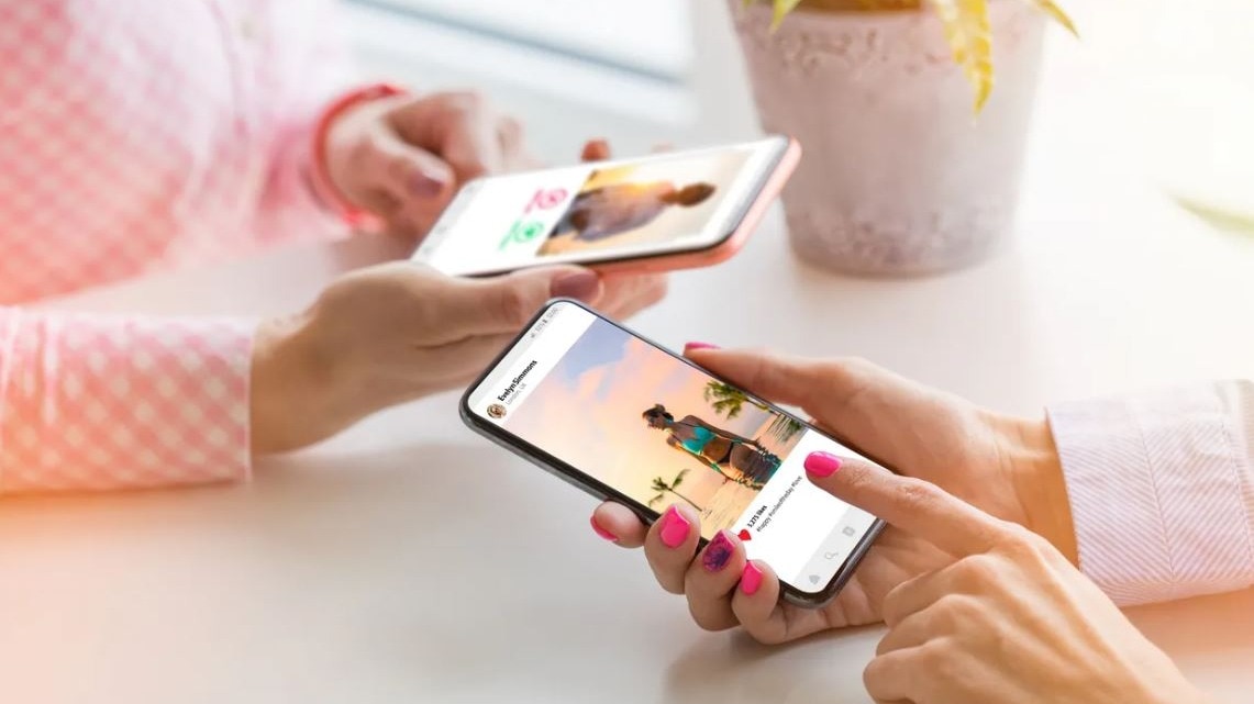 Reels बनाने के चक्कर में पड़ गए लेने के देने, अगर आप भी हैं रील बनाने के शौकीन, तो हो जाएं सावधान Reels बनाने के चक्कर में पड़ गए लेने के देने, अगर आप भी हैं रील बनाने के शौकीन तो हो जाएं सावधान