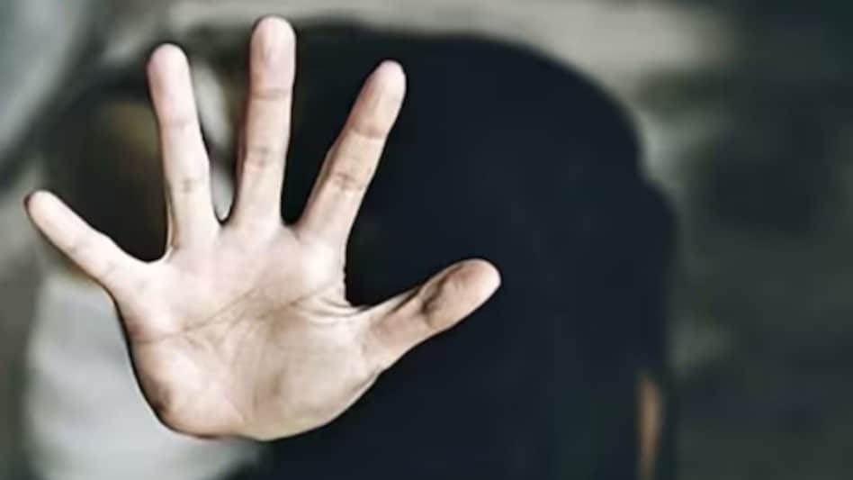 पुणे में 21 साल की लड़की के साथ हैवानियत की सारी हदें पार ! उसके साथ जो हुआ, वो जानकर सन्न रह जाएंगे! पुणे में 21 साल की लड़की के साथ हैवानियत की सारी हदें पार ! उसके साथ जो हुआ, वो जानकर सन्न रह जाएंगे!