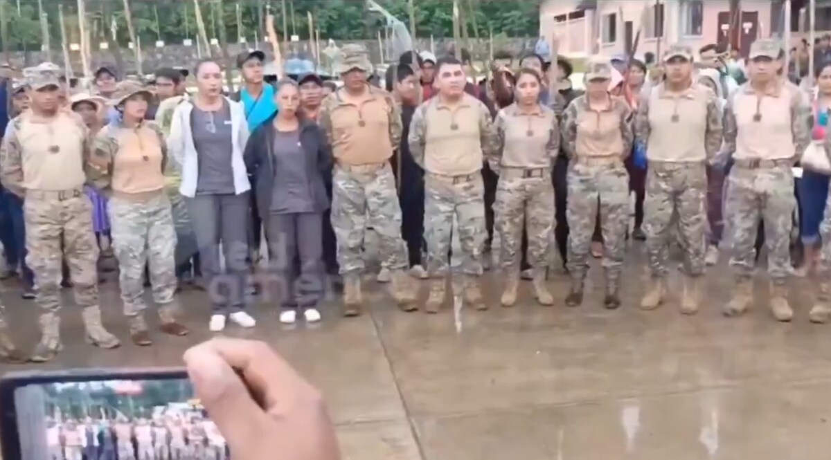 200 जवान किडनैप, इस देश में सेना चिल्ला रही हाय-हाय, सरकार बेबस, आखिर ये क्या हो रहा? CrimeTak