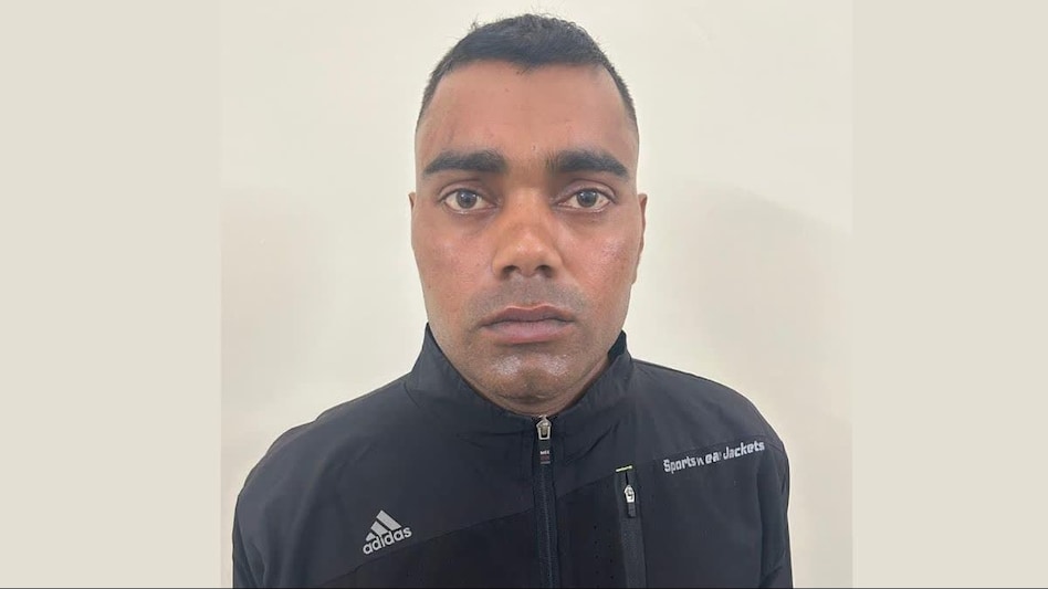 Agra : सेना में नौकरी दिलाने के नाम पर ठगी करने वाले को STF ने किया गिरफ्तार, कई डॉक्यूमेंट जब्त Agra : सेना में नौकरी दिलाने के नाम पर ठगी करने वाले को STF ने किया गिरफ्तार, कई डॉक्यूमेंट जब्त