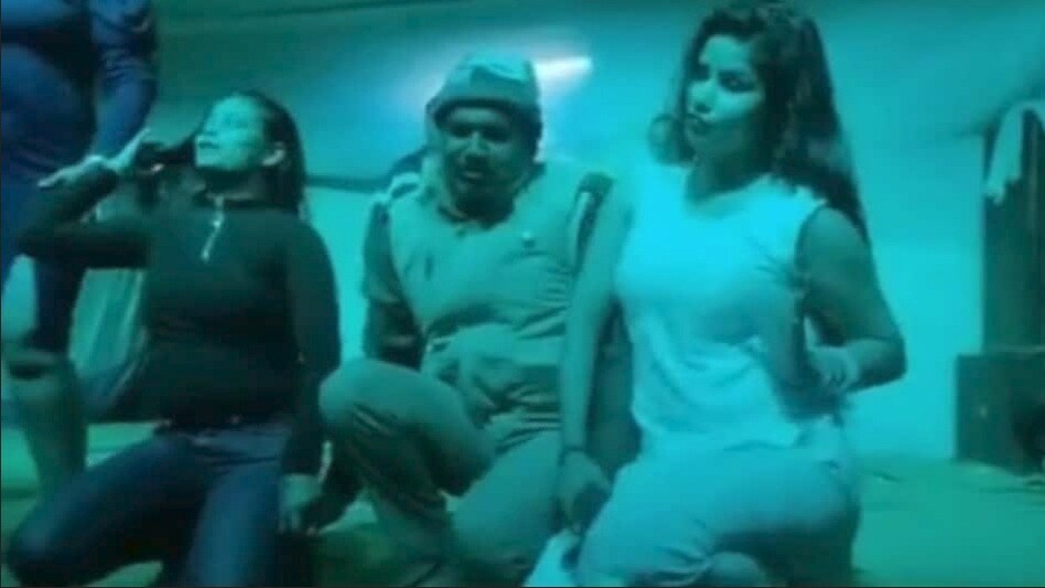 Video: महिला डांसर के साथ वर्दी में चौकीदार ने किया डांस, वायरल वीडियो पर अधिकारी ने लिया संज्ञान Video: महिला डांसर के साथ वर्दी में चौकीदार ने किया डांस, वायरल वीडियो पर अधिकारी ने लिया संज्ञान