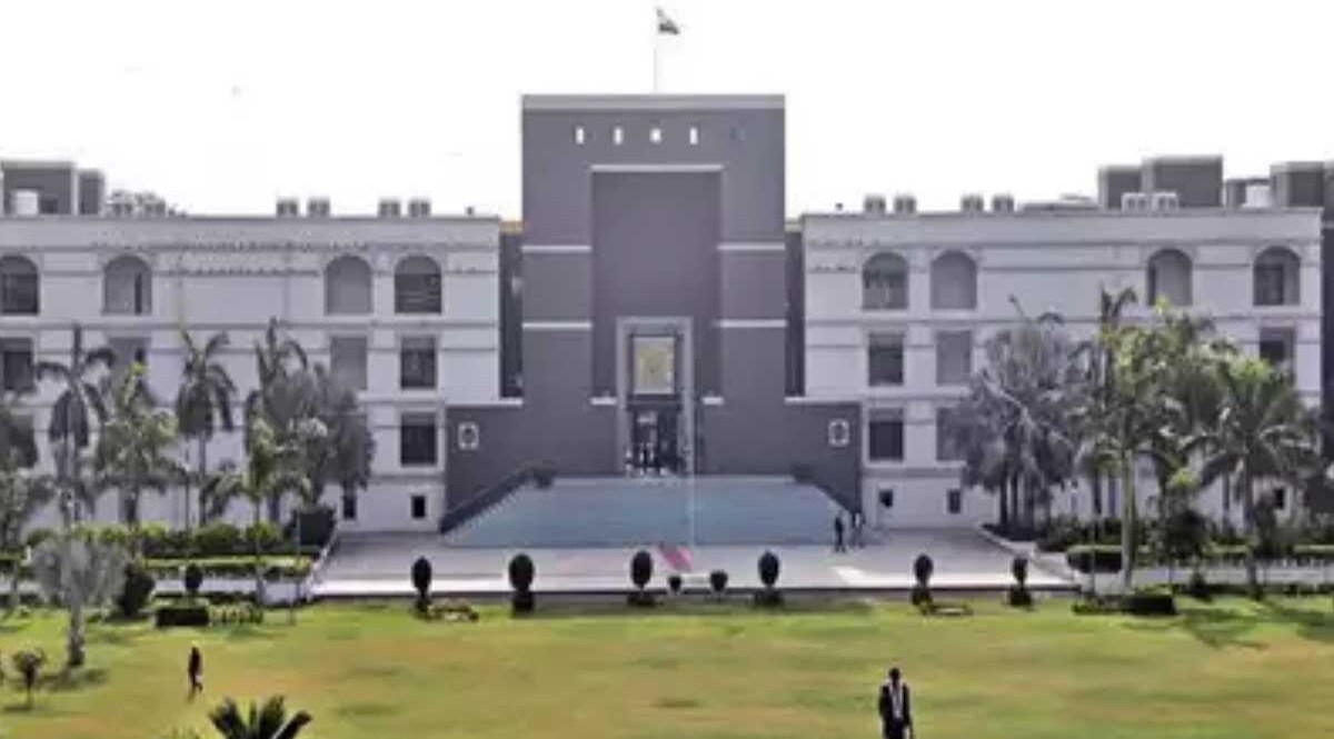 'નાના અધિકારીઓ પકડાયા, મોટી માછલીઓ પર કાર્યવાહી ક્યારે ?', રાજકોટ અગ્નિકાંડ મામલે HCની ફટકાર ગુજરાત હાઈકોર્ટ