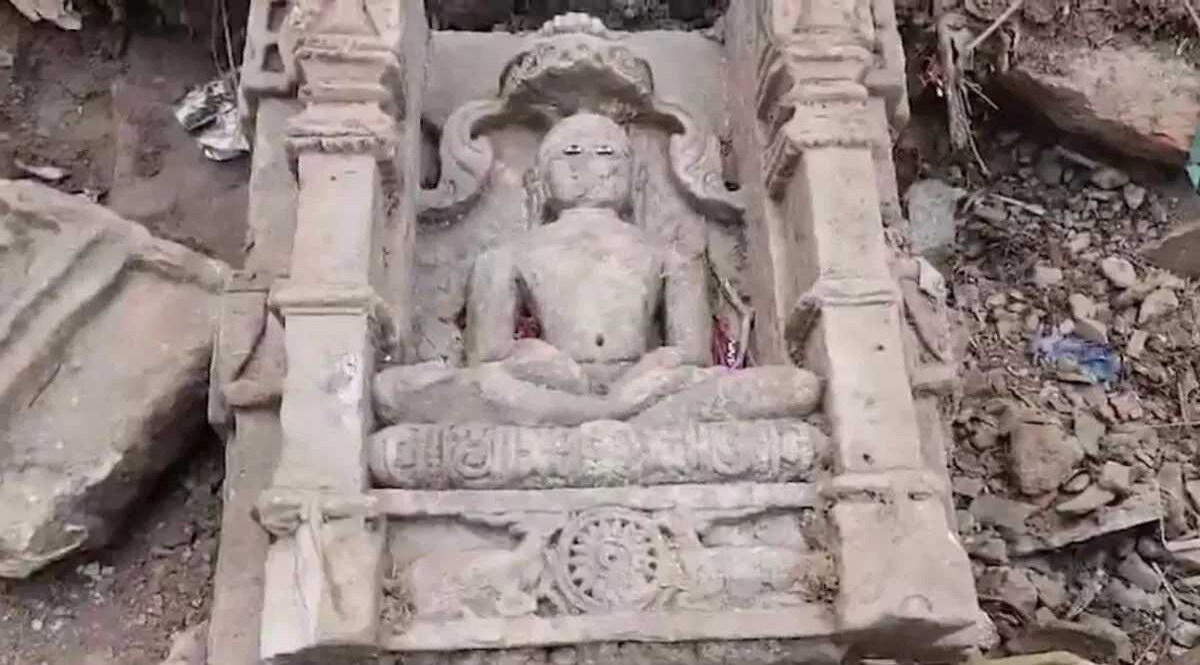પાવાગઢ વિવાદ : જૈન તીર્થંકરની મૂર્તિ ખંડિત થવા અને હટાવવા મામલે ફરિયાદ દાખલ, ટ્રસ્ટે કર્યો ખુલાસો પાવાગઢ જૈન તીર્થંકર પ્રતિમા