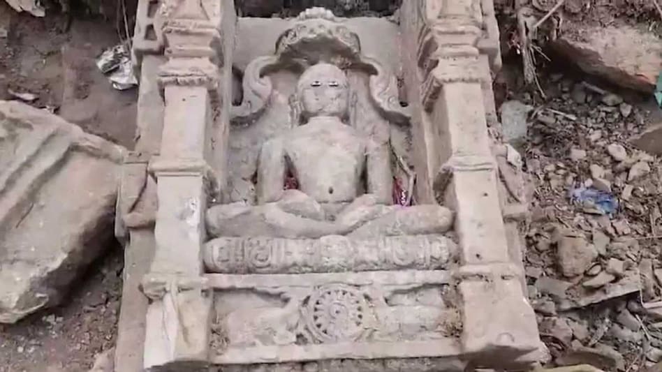 પાવાગઢ વિવાદ : જૈન તીર્થંકરની મૂર્તિ ખંડિત થવા અને હટાવવા મામલે ફરિયાદ દાખલ, ટ્રસ્ટે કર્યો ખુલાસો પાવાગઢ જૈન તીર્થંકર પ્રતિમા
