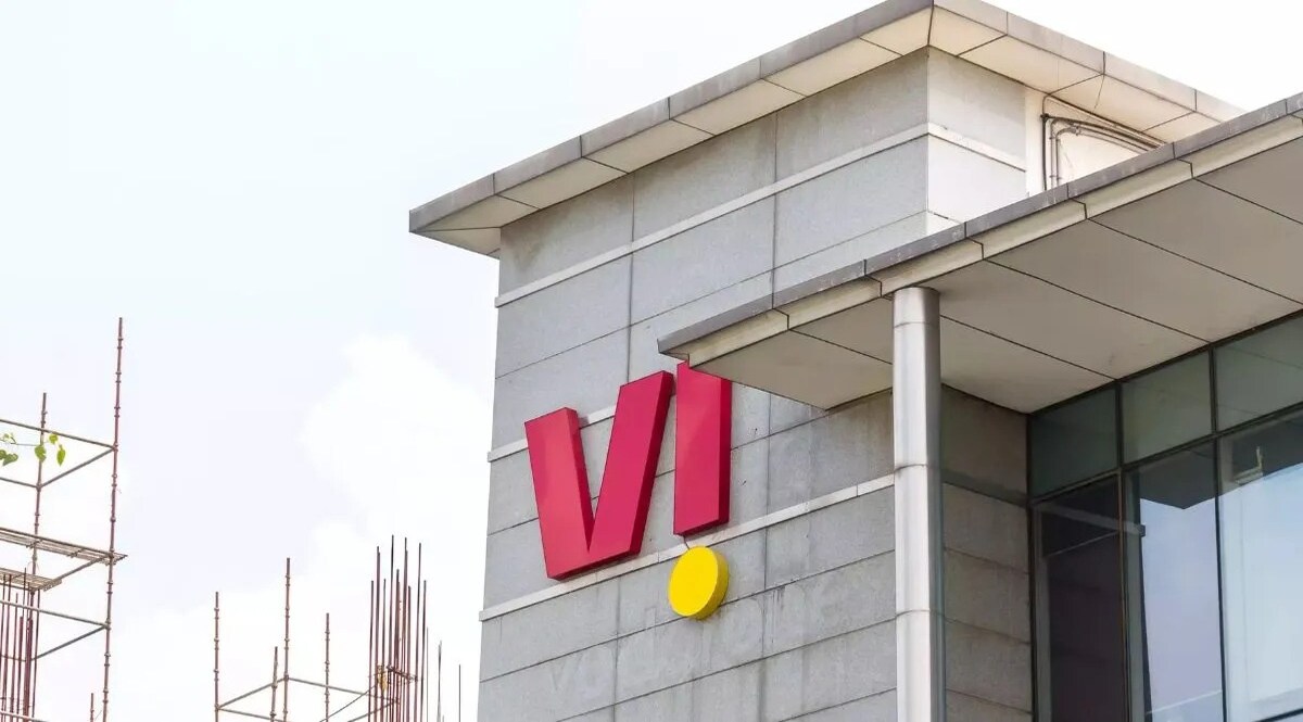 જિયો અને એરટેલ બાદ હવે Vodafone Idea એ પણ આપ્યો ઝટકો, રિચાર્જના પ્લાનમાં 21% સુધીનો ઝીંક્યો ભાવ વધારો Vodafone Idea એ પણ આપ્યો ઝટકો