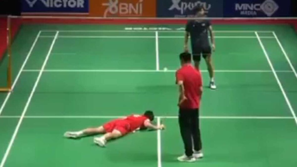 VIDEO : 17 વર્ષના ખેલાડીનું મેદાનમાં જ હાર્ટ એટેકથી મોત, ભારતીય દિગ્ગજે દુઃખ વ્યક્ત કર્યું ચીનના બેડમિન્ટન ખેલાડીનું અવસાન