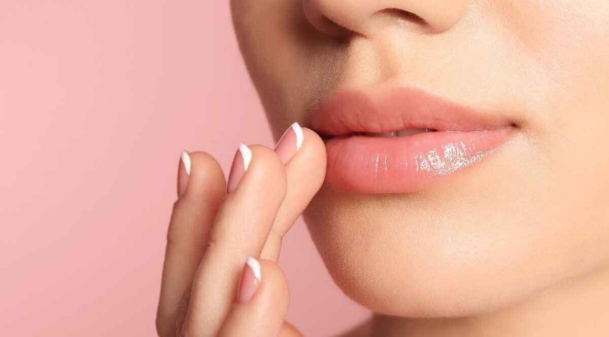 Lips Care Tips: જો ગુલાબી હોઠ જોઈએ છે તો દરરોજ લગાવો આ તેલ, કાળાશ થઈ જશે ગાયબ હોઠની ટિપ્સ