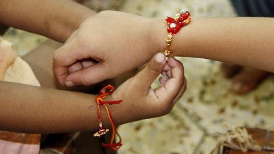 કેટલા દિવસ સુધી પહેરી રાખવી જોઈએ રાખડી? જાણો જ્યોતિષ શાસ્ત્રનો આ નિયમ કેટલા દિવસ સુધી પહેરી રાખવી જોઈએ રાખડી?