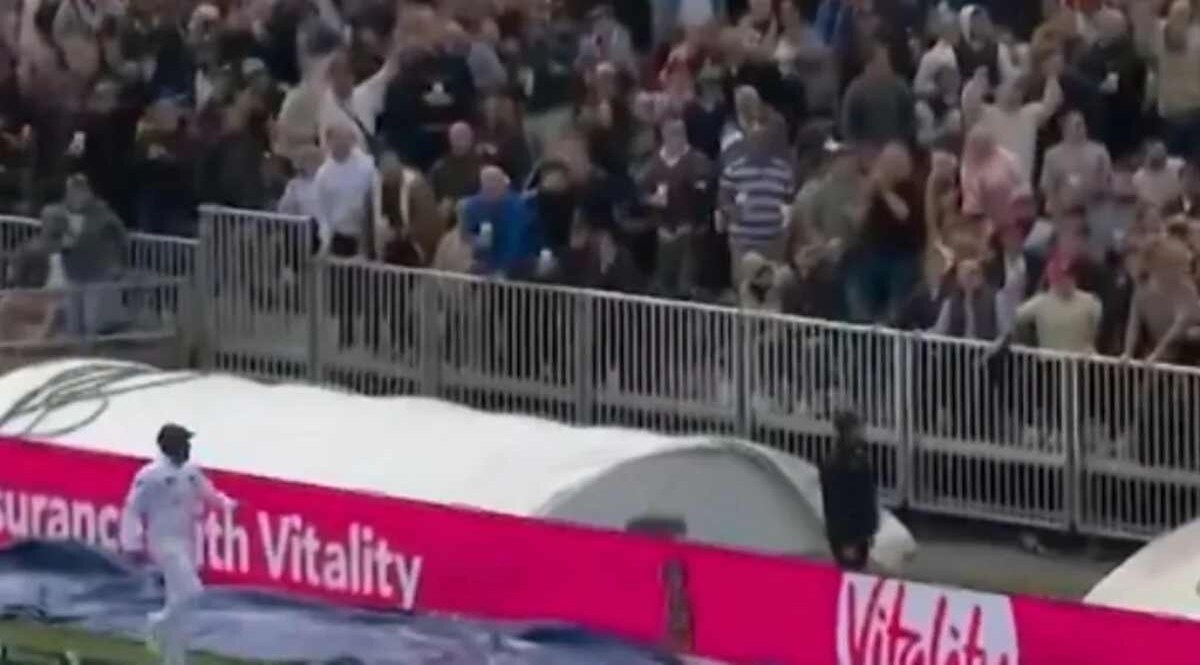 VIDEO : એક હાથમાં બિયર, બીજા હાથથી પકડ્યો કેચ, શ્રીલંકા-ઈંગ્લેન્ડ મેચમાં જોવા મળ્યો ગજબનો નજારો એક હાથે પકડ્યો કેચ