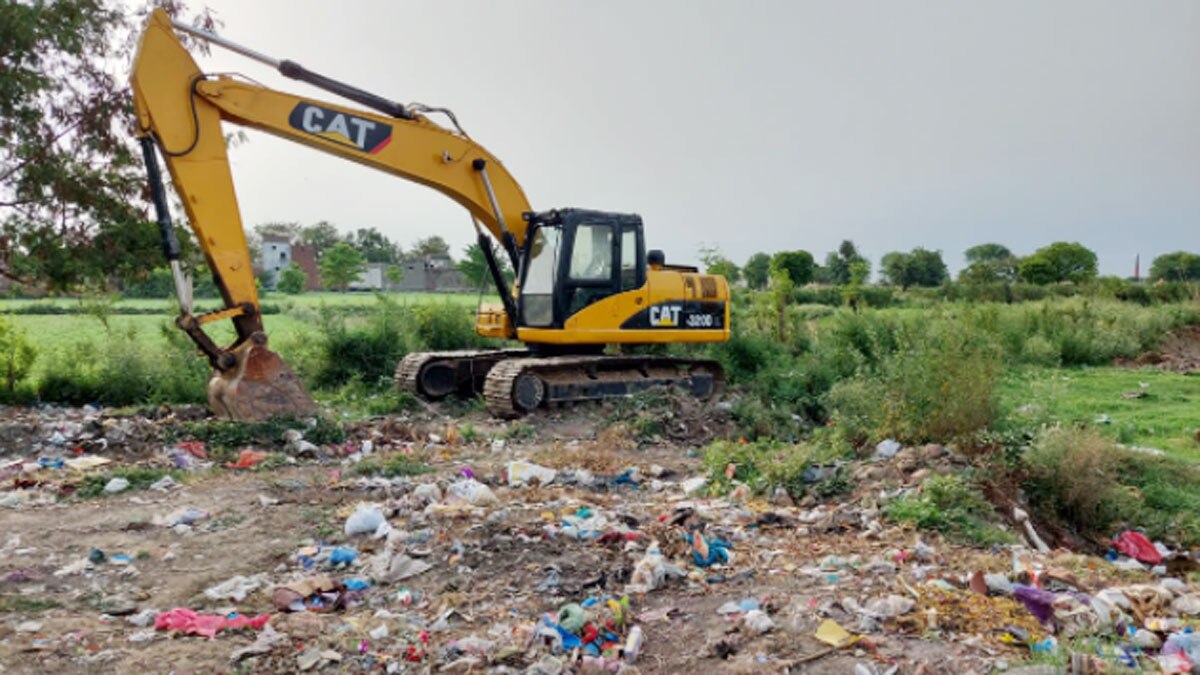 इंजीनियरिंग की नौकरी छोड़ तालाबों की देखरेख में जुटा शख्स