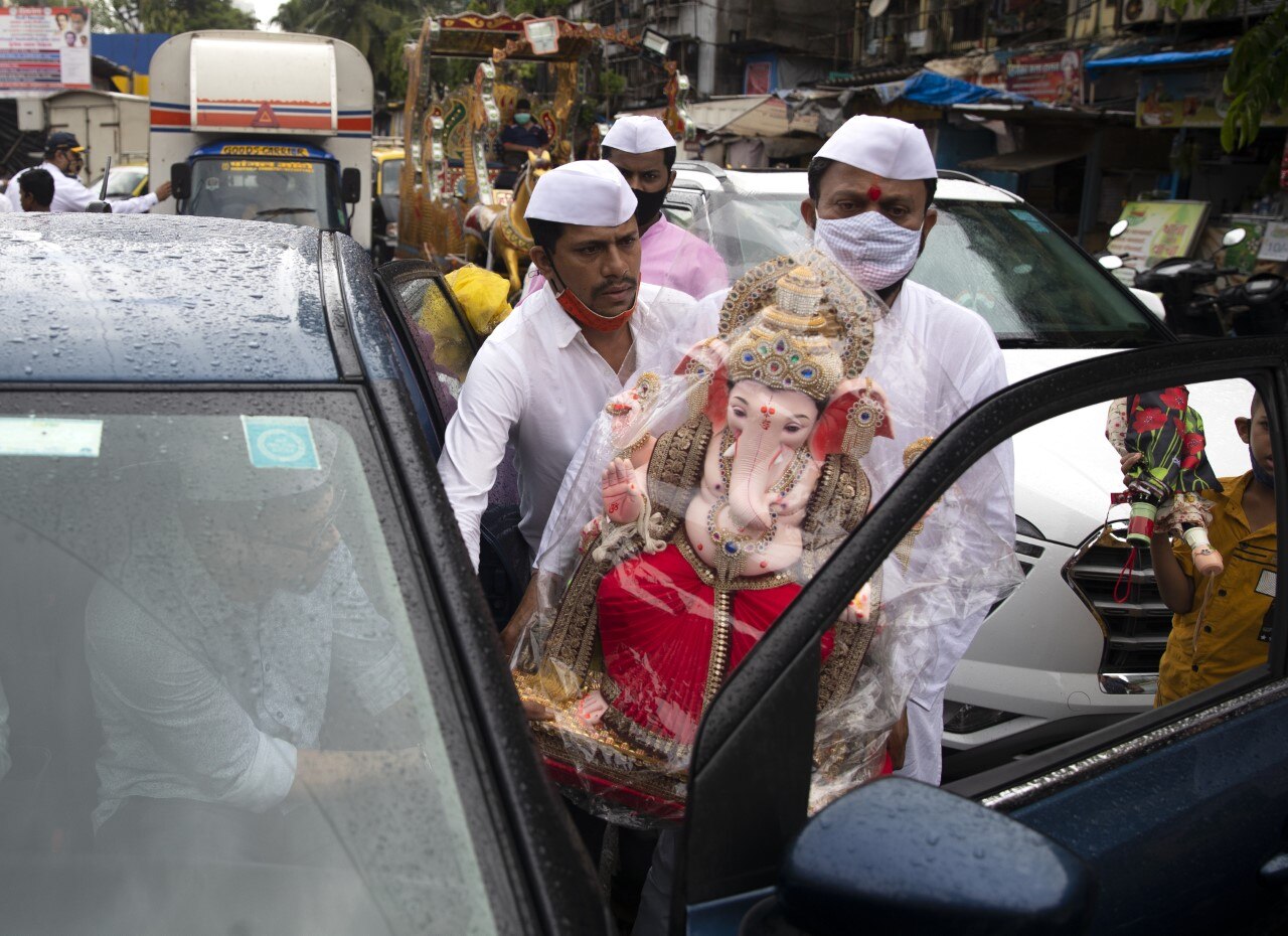 देशभर में गणेश चतुर्थी की धूम 