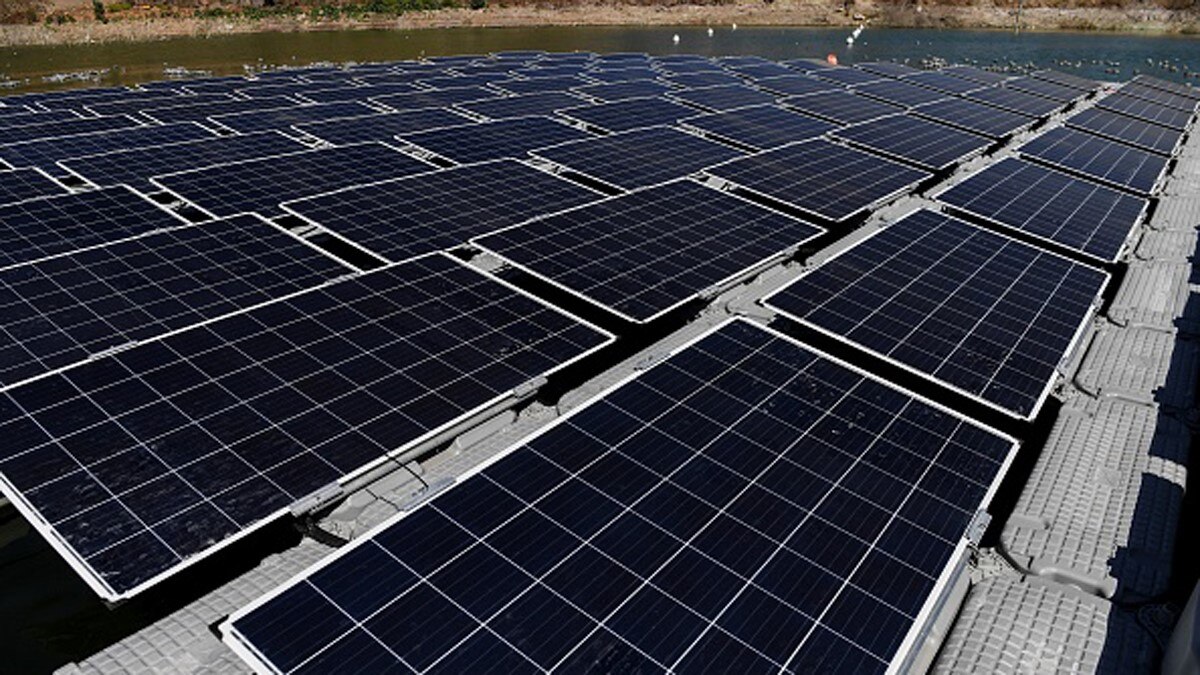 पानी पर तैरता देश का सबसे बड़ा सोलर प्लांट  पानी पर तैरता देश का सबसे बड़ा सोलर प्लांट