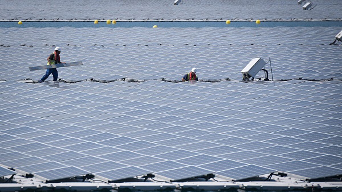 पानी पर तैरता देश का सबसे बड़ा सोलर प्लांट  पानी पर तैरता देश का सबसे बड़ा सोलर प्लांट