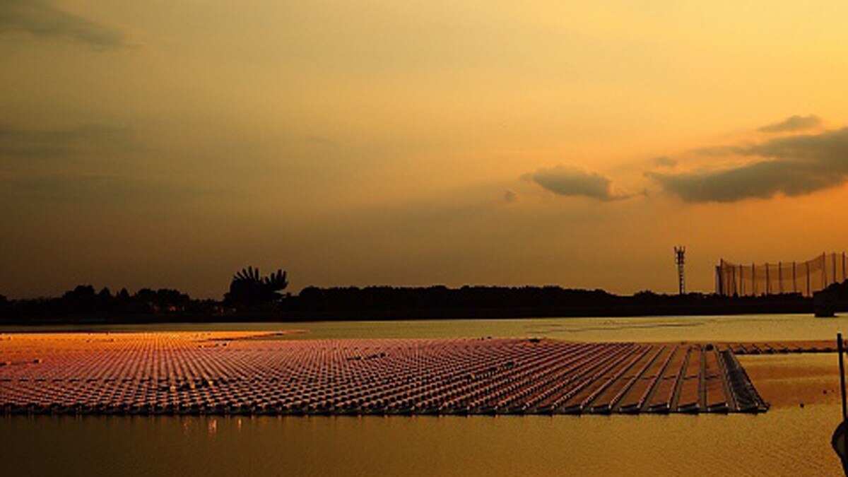 पानी पर तैरता देश का सबसे बड़ा सोलर प्लांट  पानी पर तैरता देश का सबसे बड़ा सोलर प्लांट