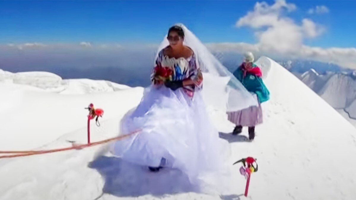 जोड़े ने 21 हजार 125 फीट की ऊंचाई पर की शादी