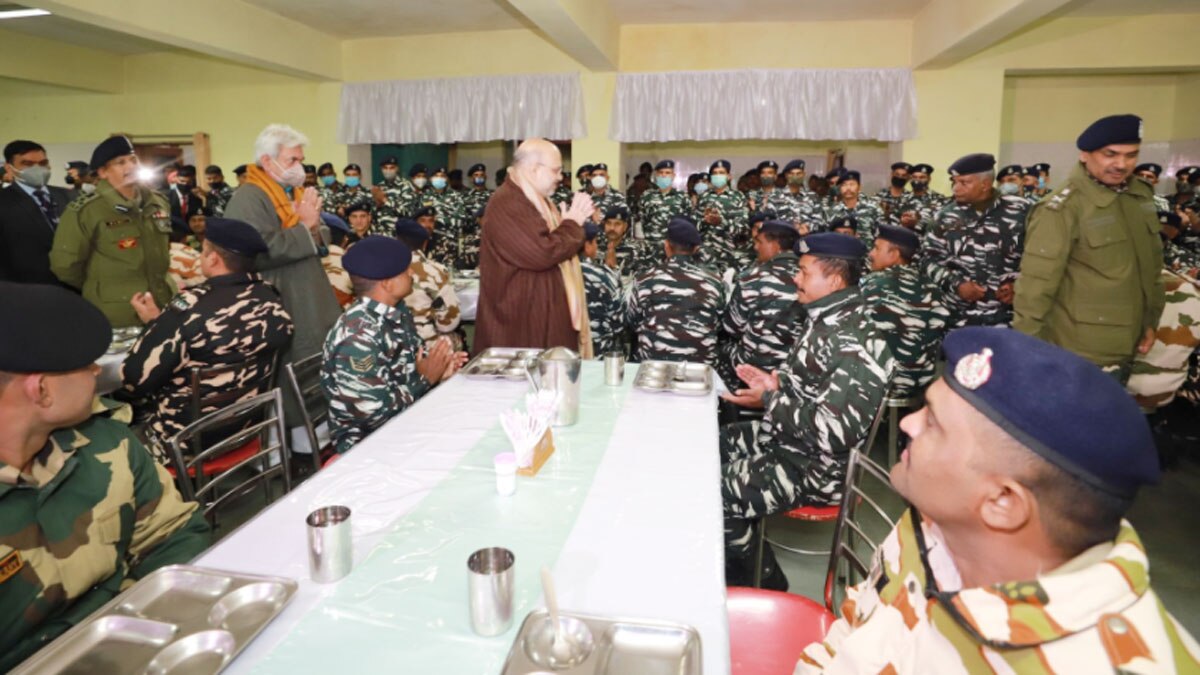 डल झील के शिकारा महोत्सव में शामिल हुए गृहमंत्री अमित शाह