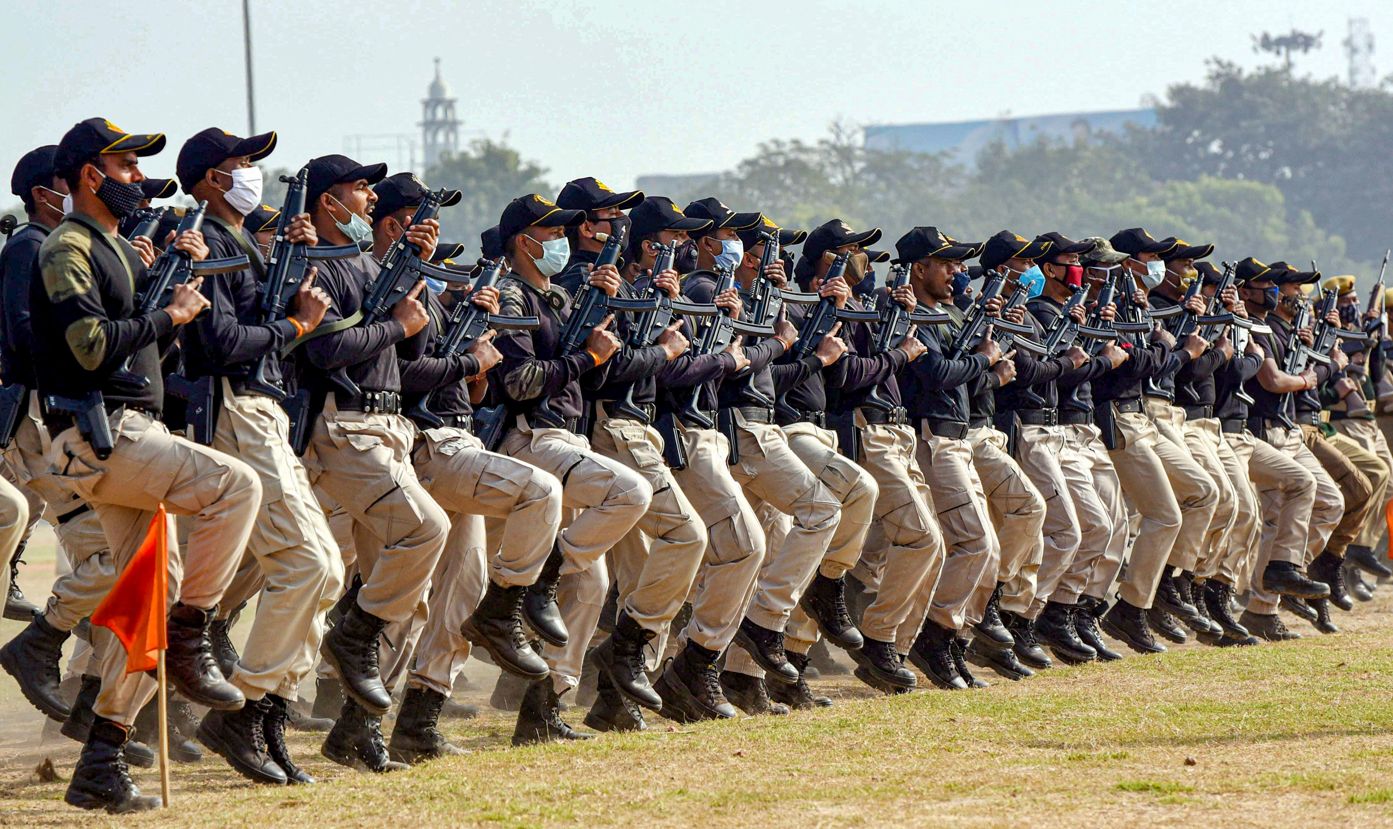 एनएसजी कमांडो ने 37वां रेजिंग डे मनाया.