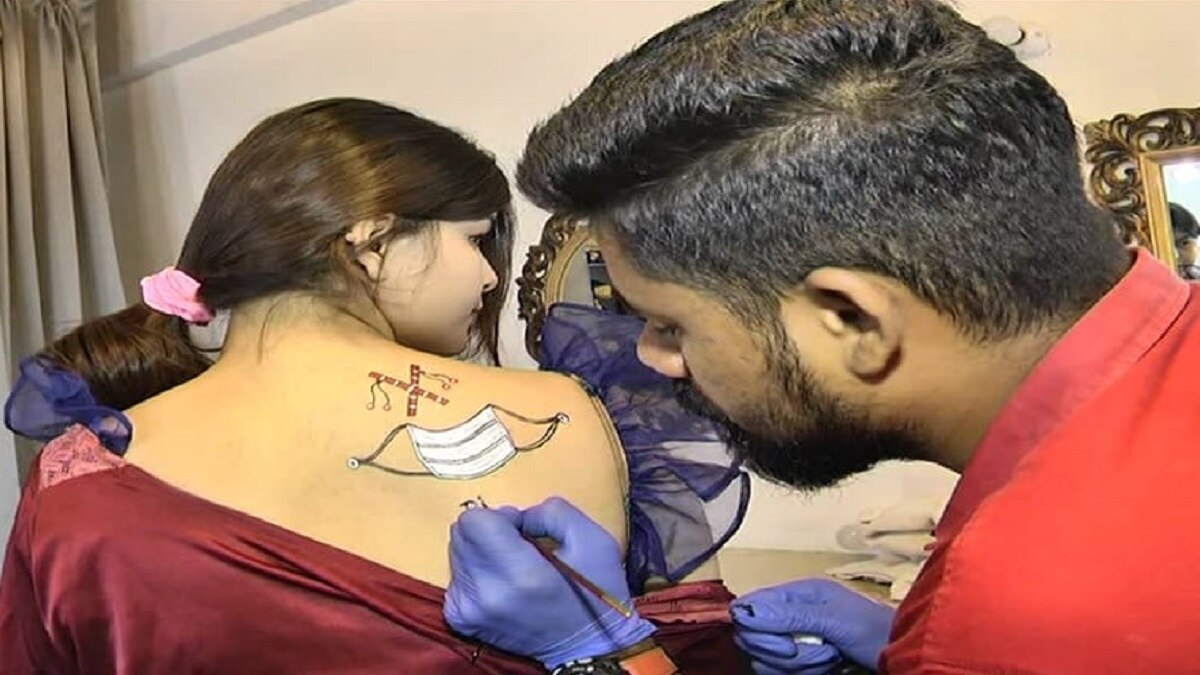 नवरात्रि पर टैटू के जरिए संदेश दे रही हैं लड़कियां