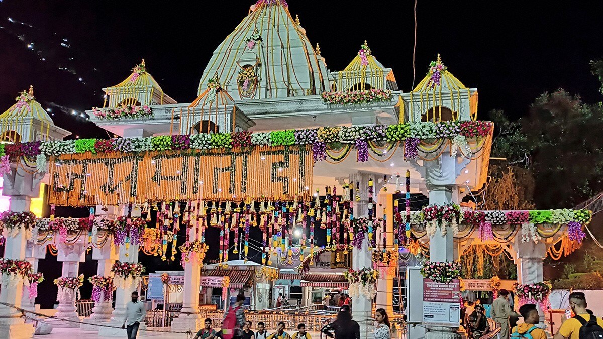 शारदीय नवरात्रि का पहला दिन आज 