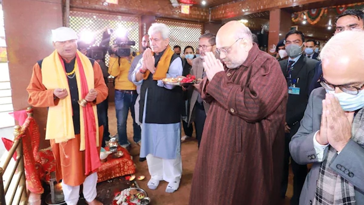 डल झील के शिकारा महोत्सव में शामिल हुए गृहमंत्री अमित शाह