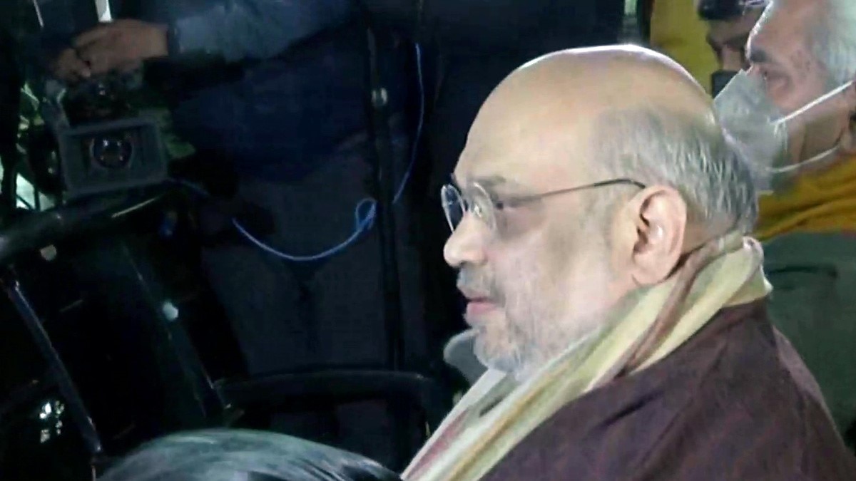 डल झील के शिकारा महोत्सव में शामिल हुए गृहमंत्री अमित शाह