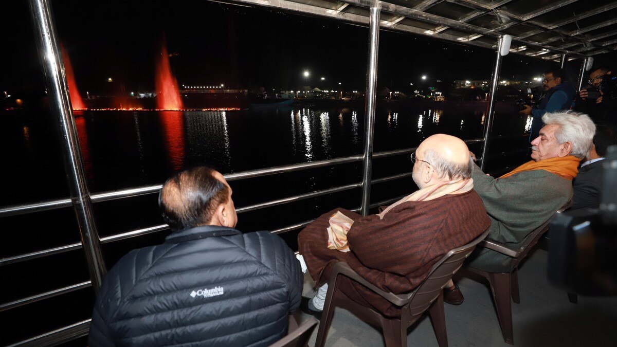 डल झील के शिकारा महोत्सव में शामिल हुए गृहमंत्री अमित शाह