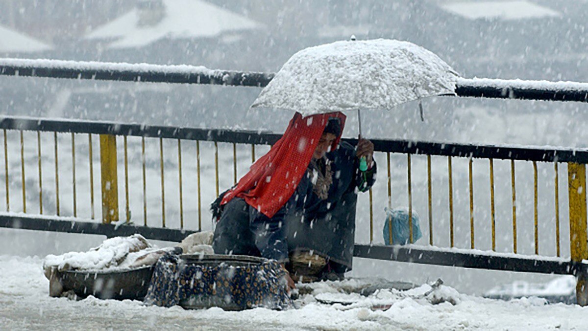 हिमाचल से जम्मू कश्मीर में बर्फबारी का दौर शुरू 
