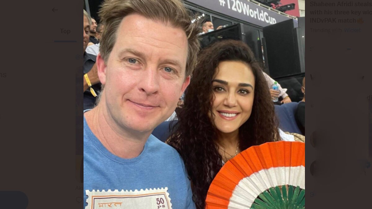 फिल्मी सितारों ने बढ़ाया टीम का हौसला 