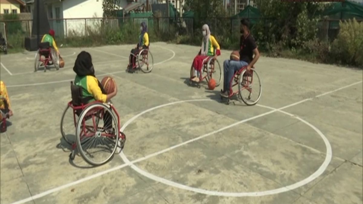 पैरा एथलीटों को प्रशिक्षण