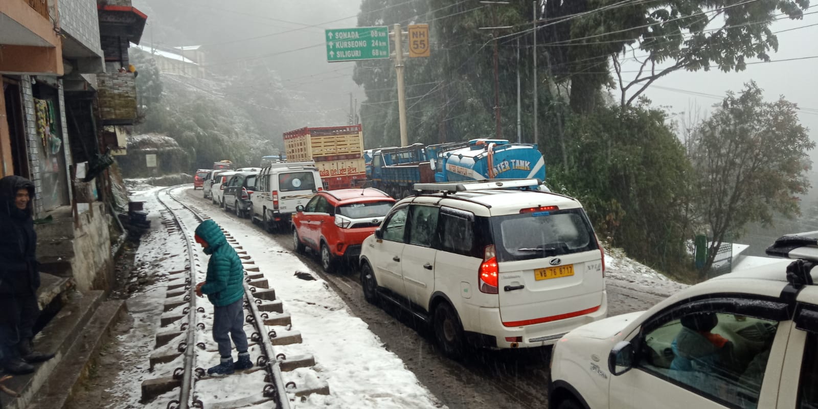 दार्जिलिंग के घूम में बर्फबारी