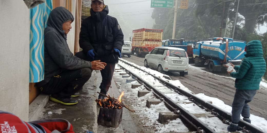 दार्जिलिंग के घूम में बर्फबारी