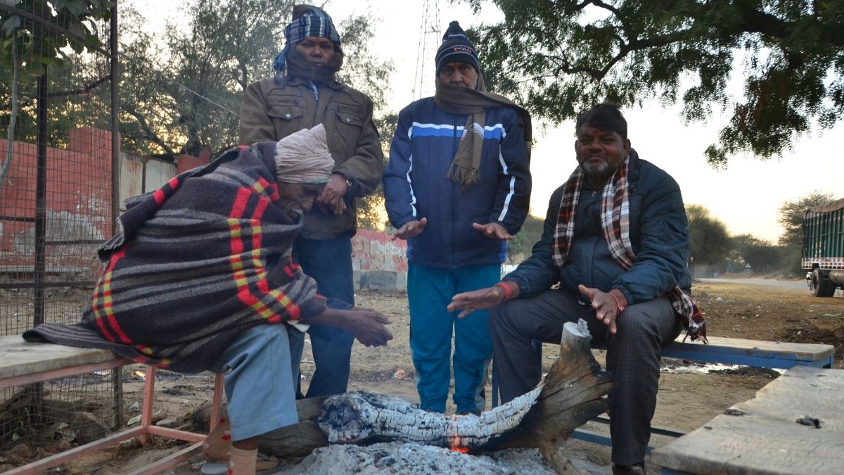 हर तरफ जमी बर्फ