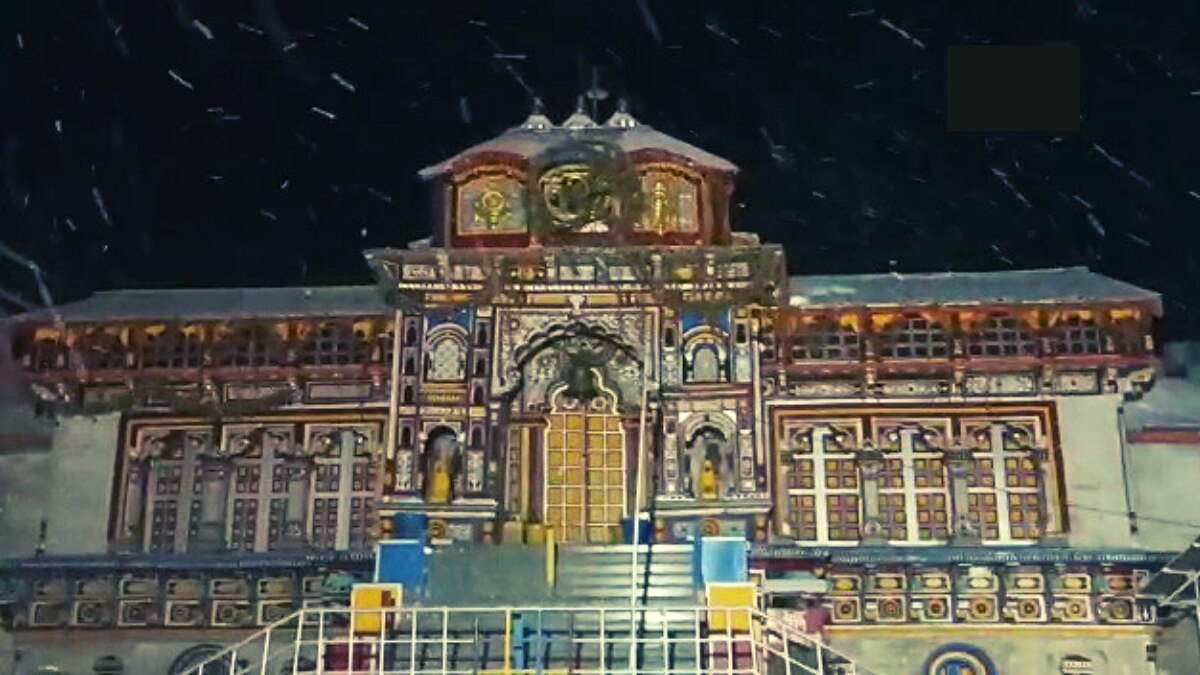 Snowfall in Badrinath 
