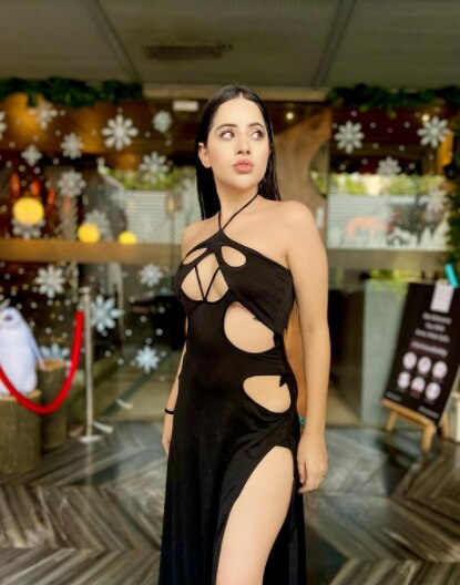  उर्फी जावेद 