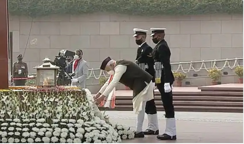 PM ने वॉर मेमोरियल पर शहीदों को किया नमन