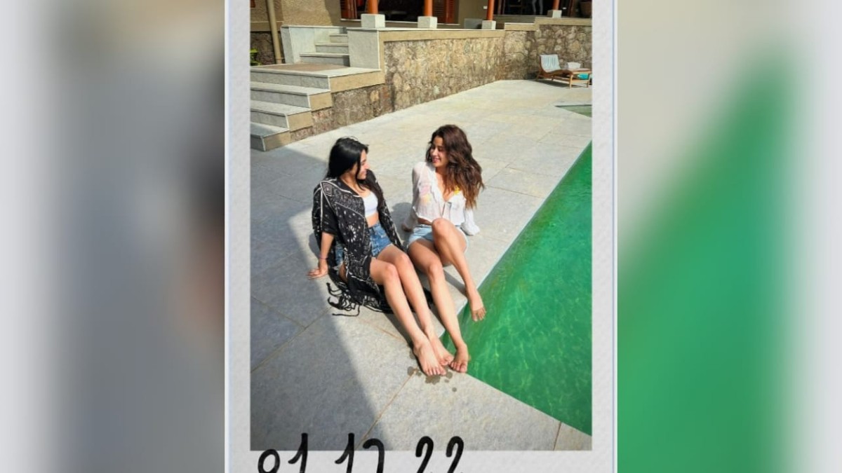 जाह्नवी कपूर के साथ नजर आईं तनीषा संतोषी