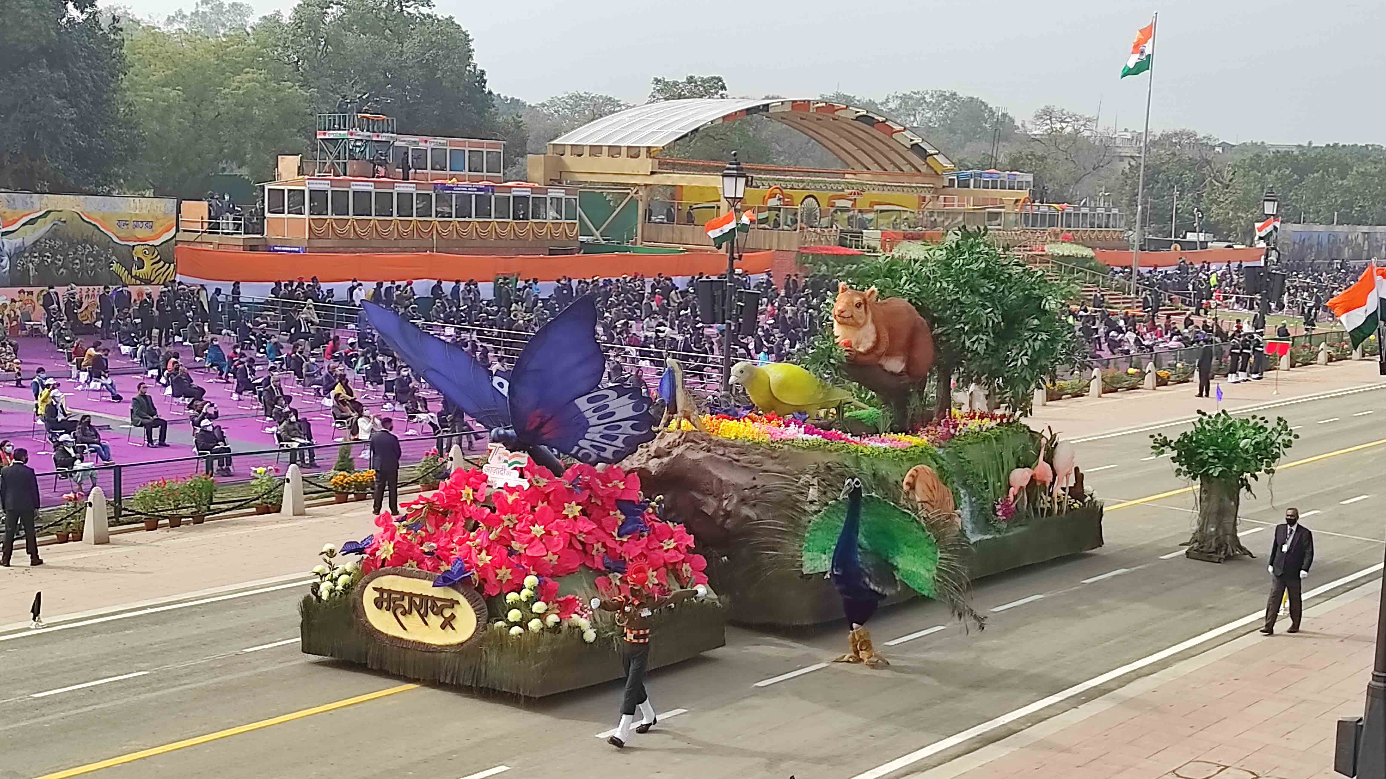 महाराष्ट्र की झांकी में राज्य की जैव-विविधता और जैव प्रतीकों को प्रदर्शित किया गया