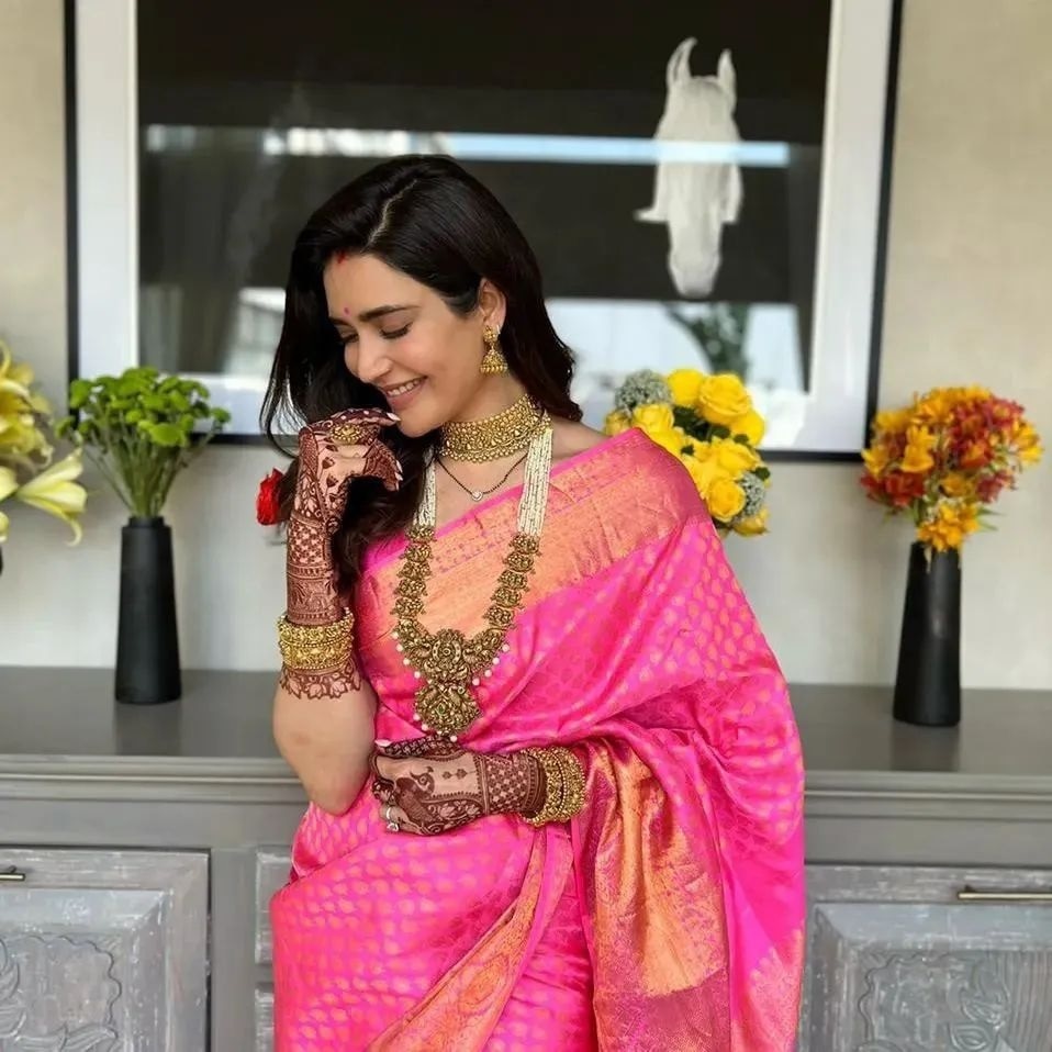 karishma tanna grah pravesh