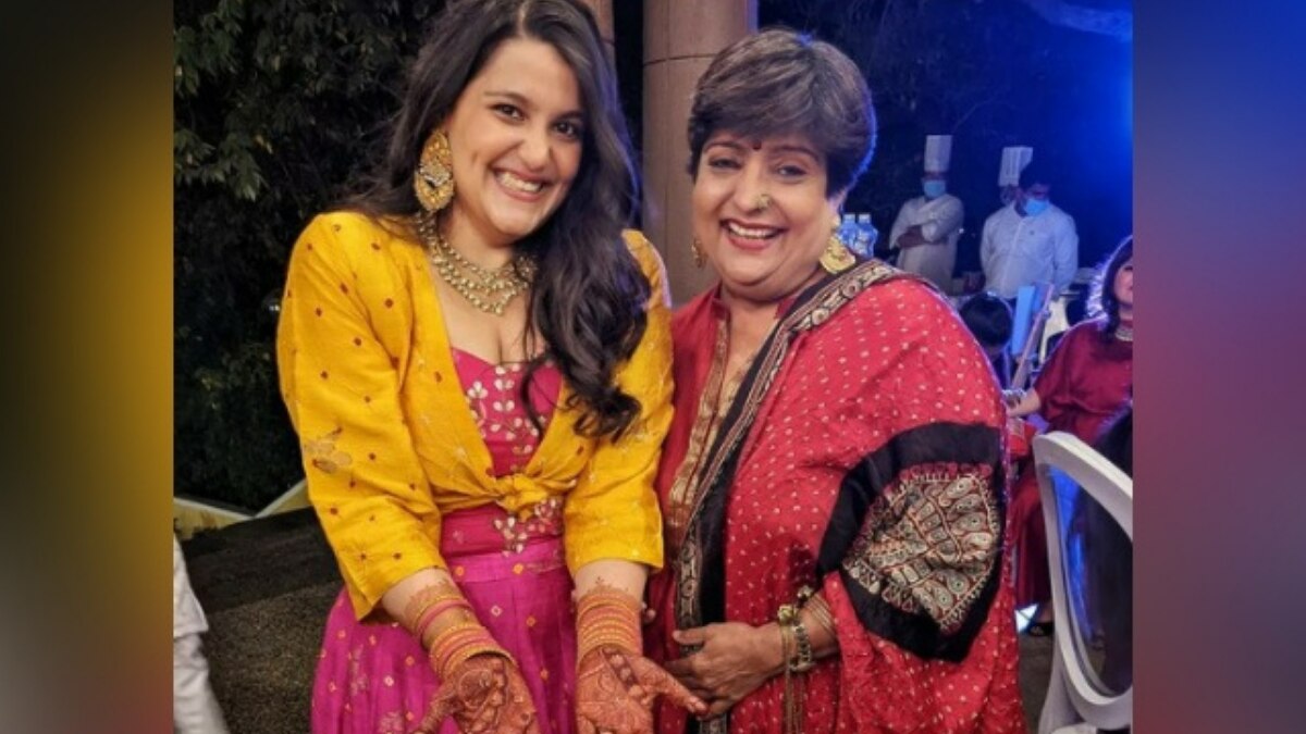 कल इस कपल के मेहंदी और हल्दी सेरेमनी का आयोजन हुआ था कल इस कपल के मेहंदी और हल्दी सेरेमनी का आयोजन हुआ था