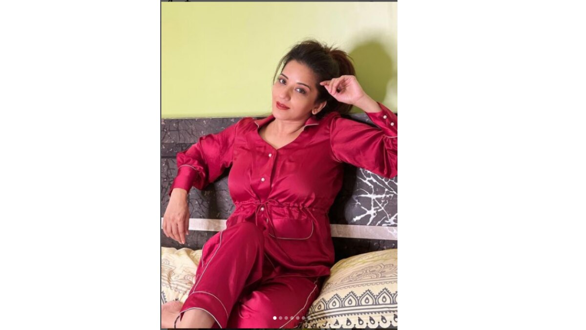 मोनालिसा (Monalisa) ने  बेडरूम पिक्चर्स शेयर की है