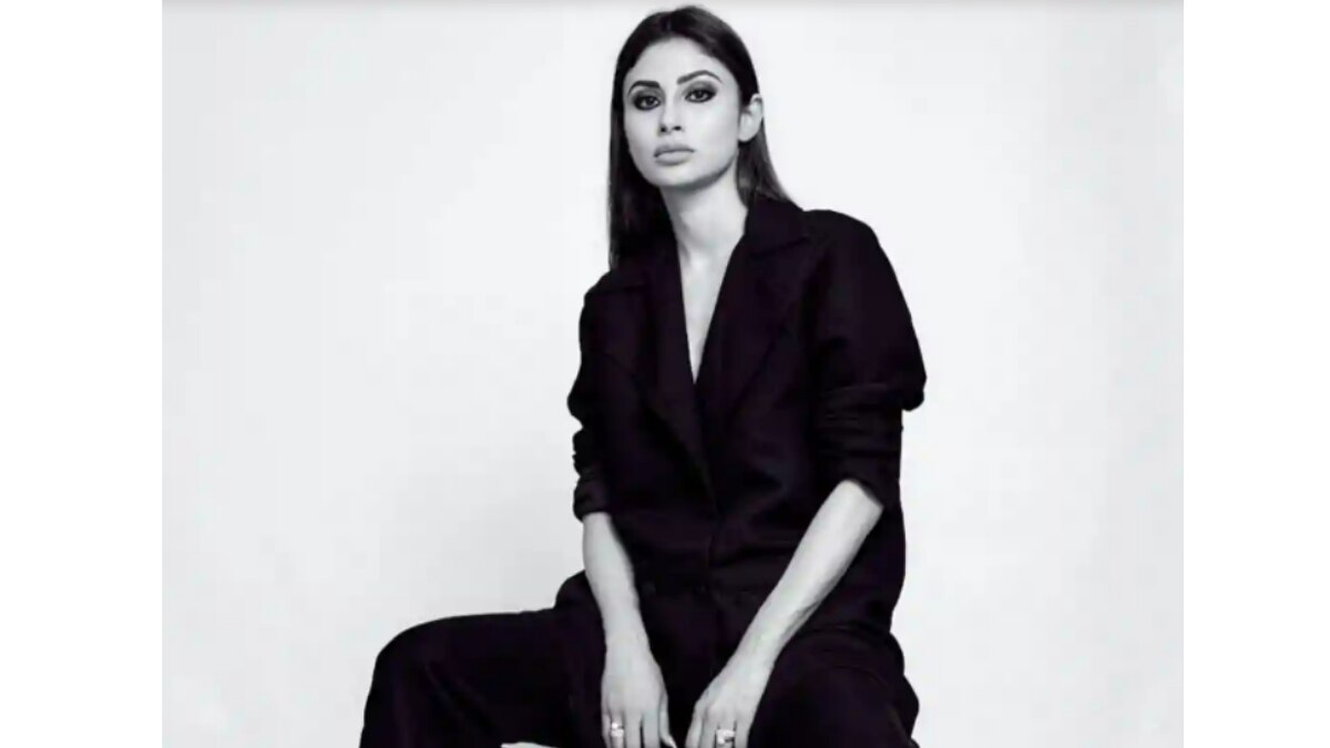 फैन्स  मॉनी की इस तस्वीर पर जमकर प्यार बरसा रहे हैं.