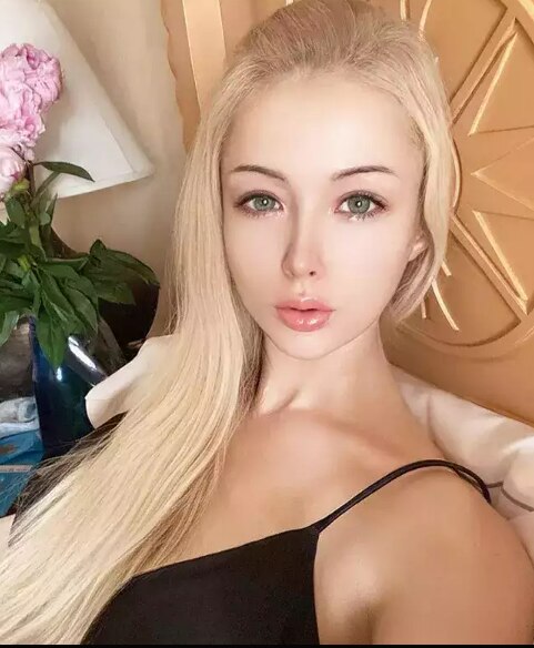 वलेरिया ने  मॉडलिंग के दौरान  मेकअप करना सीखा. 